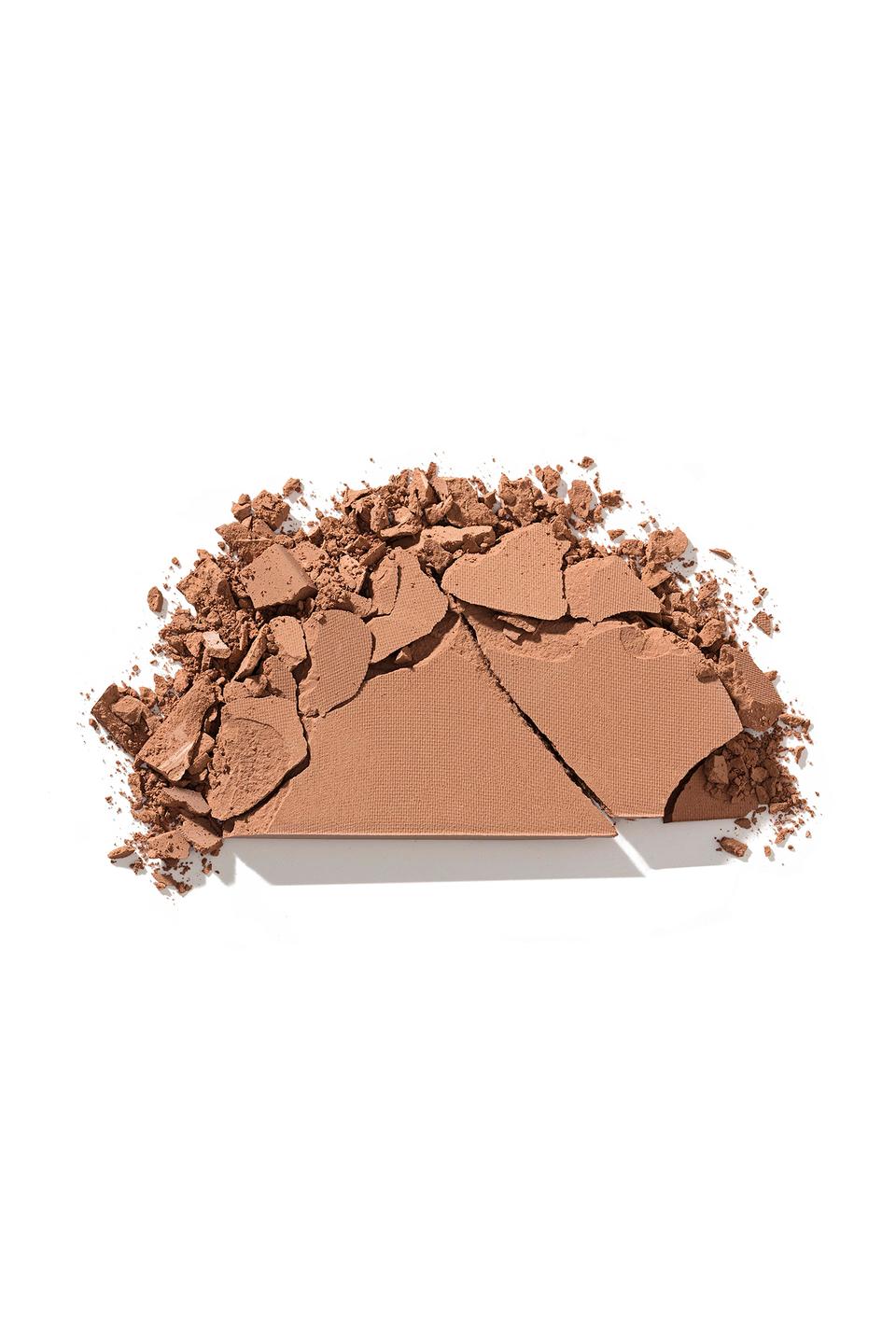  Blush-On Saten Dokulu & Yarı Mat Bitişli Kompakt Toz Pudra Kahverengi̇ 8690604395668 | Flormar